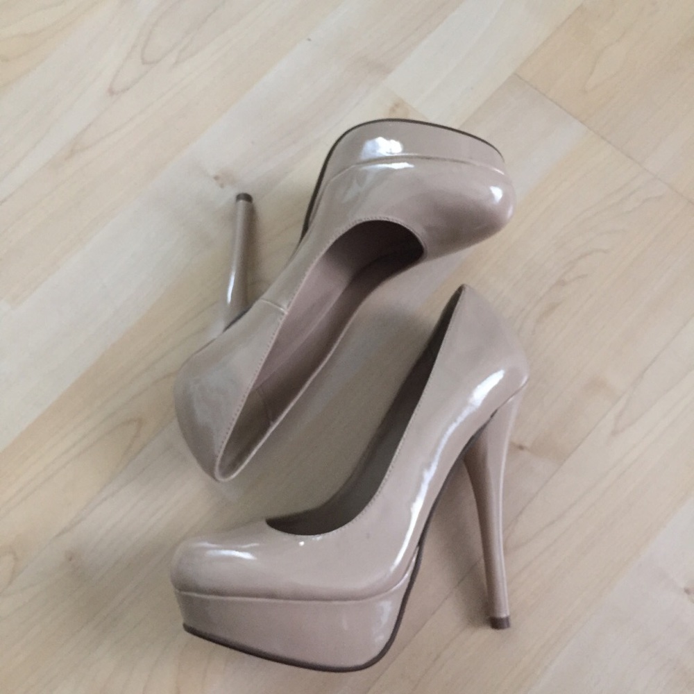 Beige Pumps .
